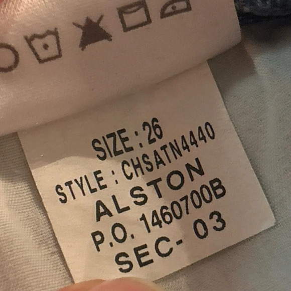 Joe's Jeans Alston Released Hem Distressed Denim Shorts Size 26 - Picture 6 of 9